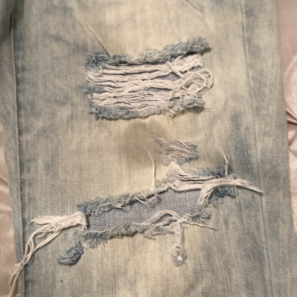 ❤️ Light Blue Distressed Jeans - Picture 8 of 10